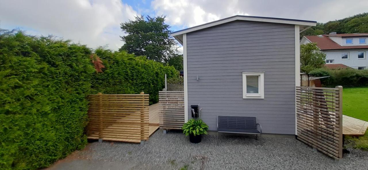 Tiny Grey House With Loft, 15 Min From City Center Гётеборг Экстерьер фото